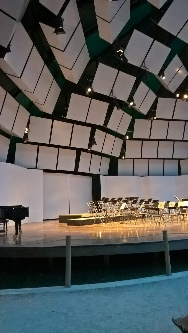 Le Pont du Gard, Nîmes, Avignon, Marseille, les plages, le Luberon,….