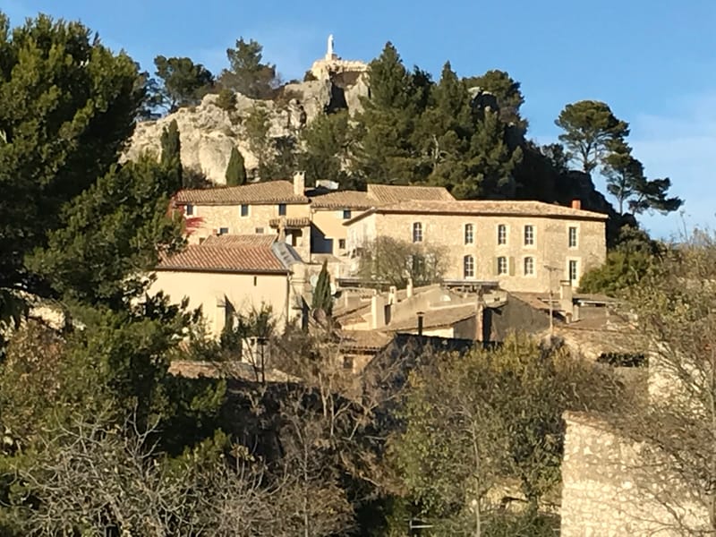 Une nature préservée et ses villages provençaux….