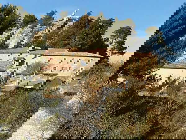 Une nature préservée et ses villages provençaux….