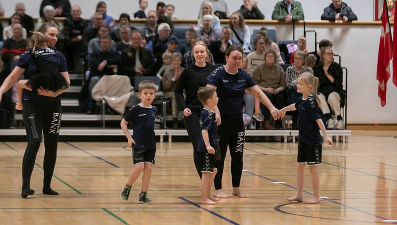 Forårsopvisning Give GIF marts 2023 vol. 2