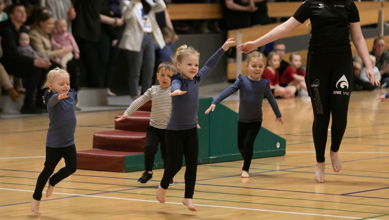 Forårsopvisning Give GIF marts 2023 vol. 2