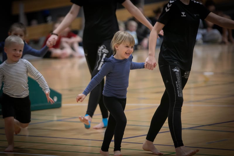 Forårsopvisning Give GIF marts 2023 vol. 2