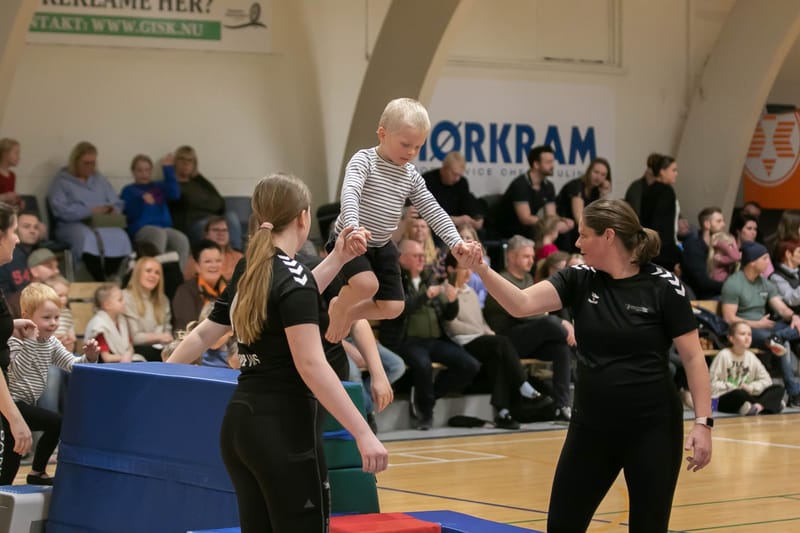 Forårsopvisning Give GIF marts 2023 vol. 2