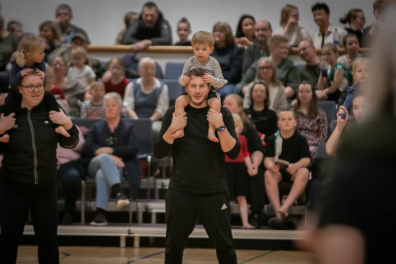 Forårsopvisning Give GIF marts 2023 vol. 2