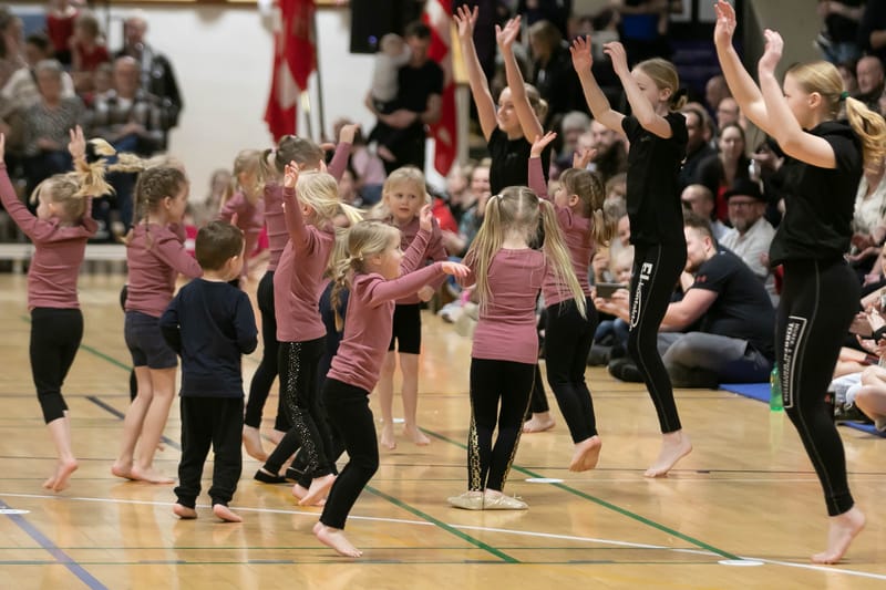 Forårsopvisning Give GIF marts 2023 vol. 2