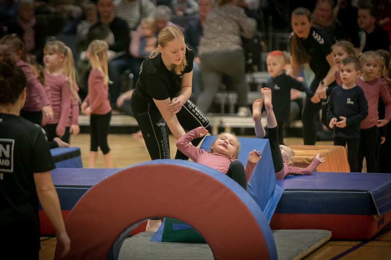 Forårsopvisning Give GIF marts 2023 vol. 2