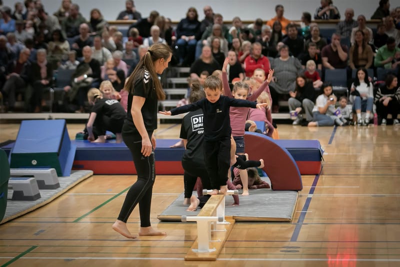 Forårsopvisning Give GIF marts 2023 vol. 2