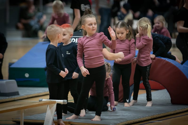 Forårsopvisning Give GIF marts 2023 vol. 2