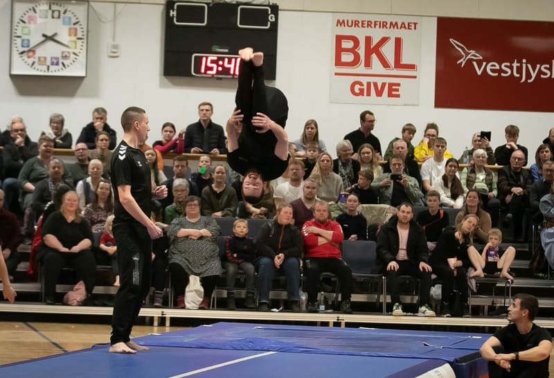 Forårsopvisning Give GIF marts 2023 vol. 2