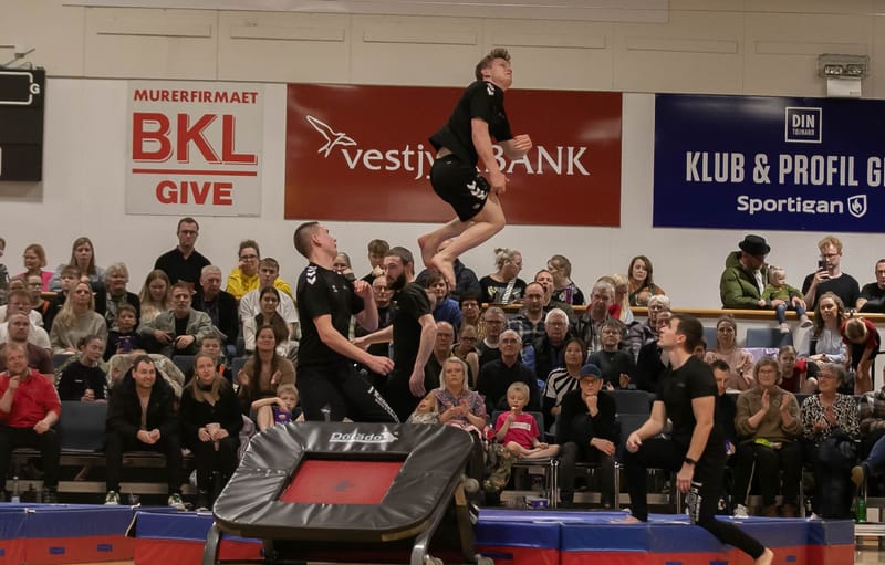 Forårsopvisning Give GIF marts 2023 vol. 2