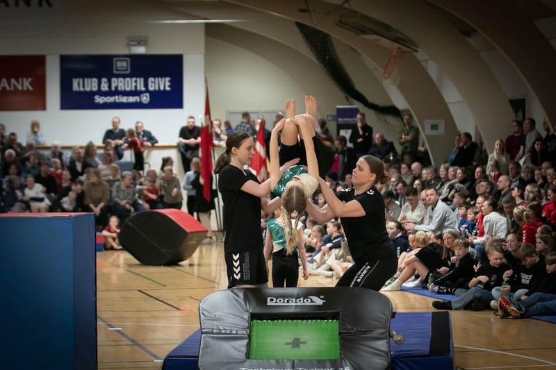 Forårsopvisning Give GIF marts 2023 vol. 2