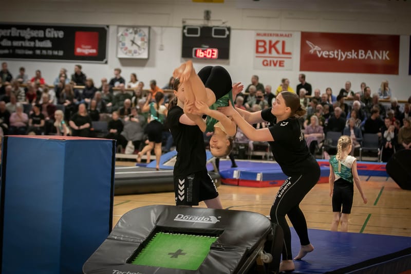 Forårsopvisning Give GIF marts 2023 vol. 2