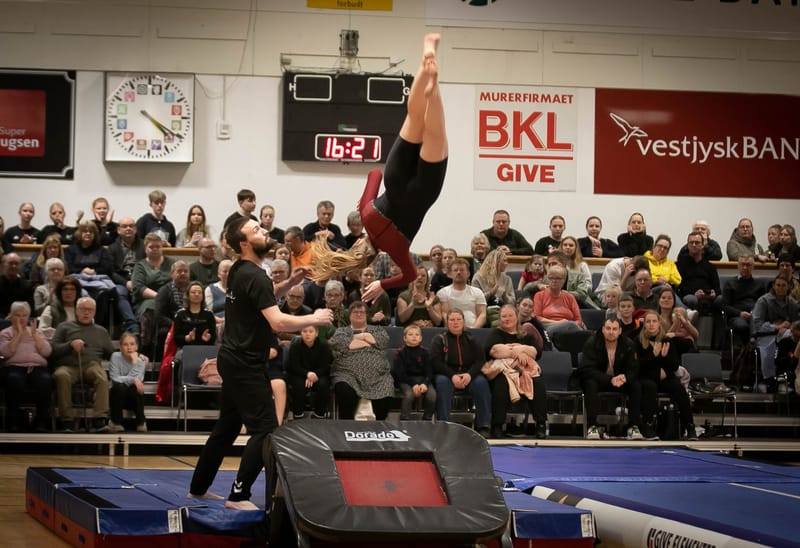 Forårsopvisning Give GIF marts 2023 vol. 2