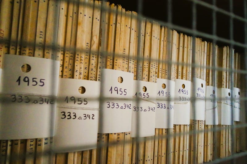 MICROFICHAS: ENTENDA O QUE SÃO E A IMPORTÂNCIA DESSE DOCUMENTO