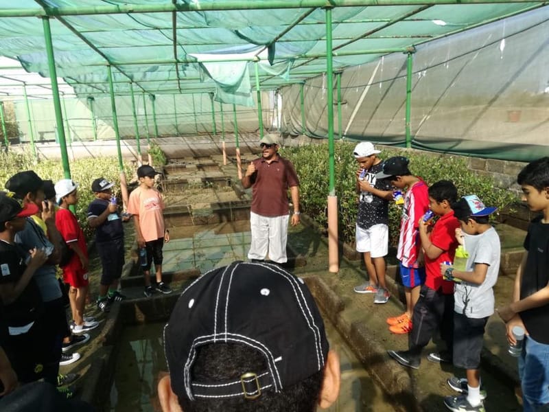 زيارة بعض الطلاب إالى محمية القرم الطبيعية