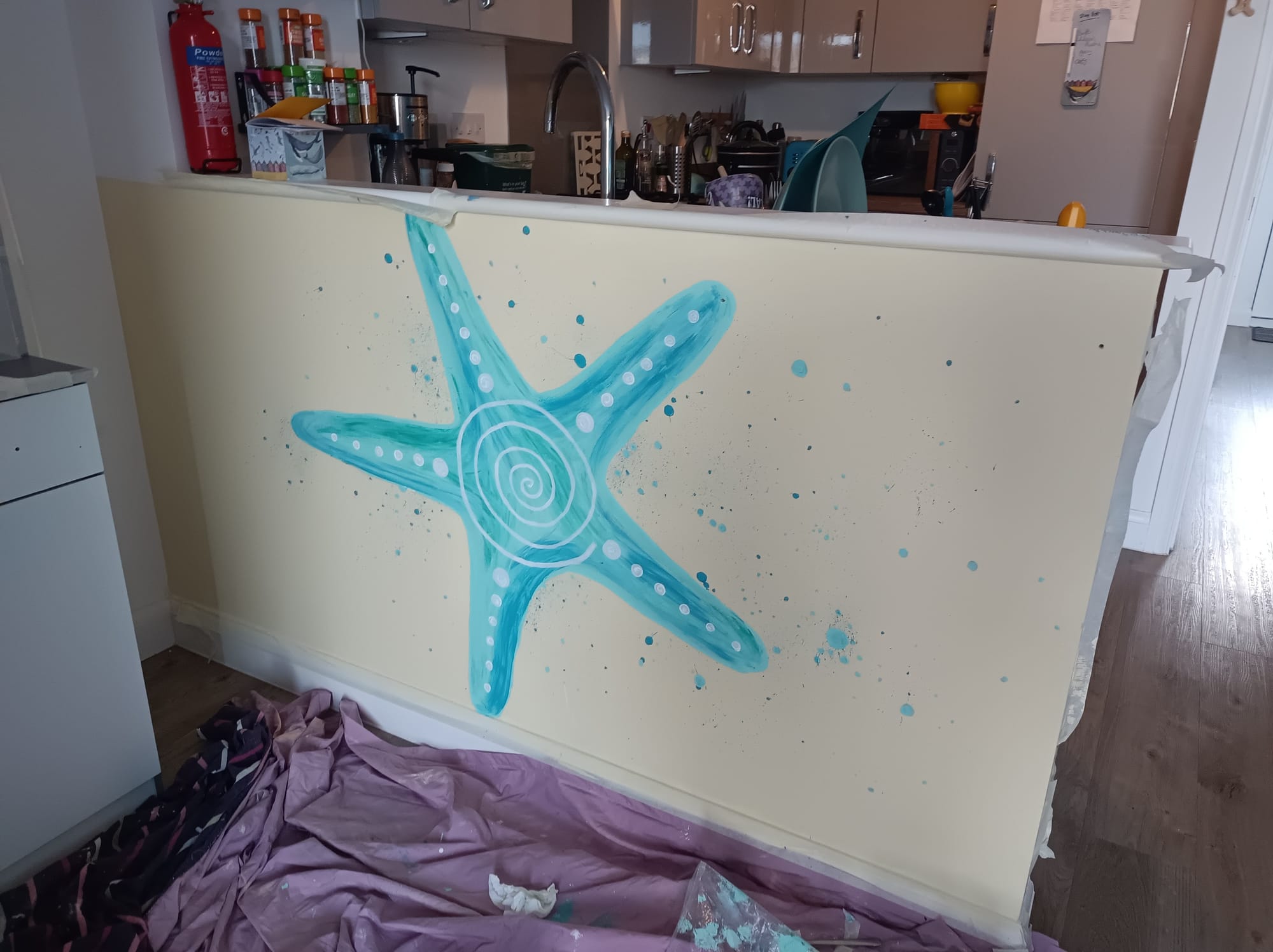 Small wall mural - half wall art, starfish stylised