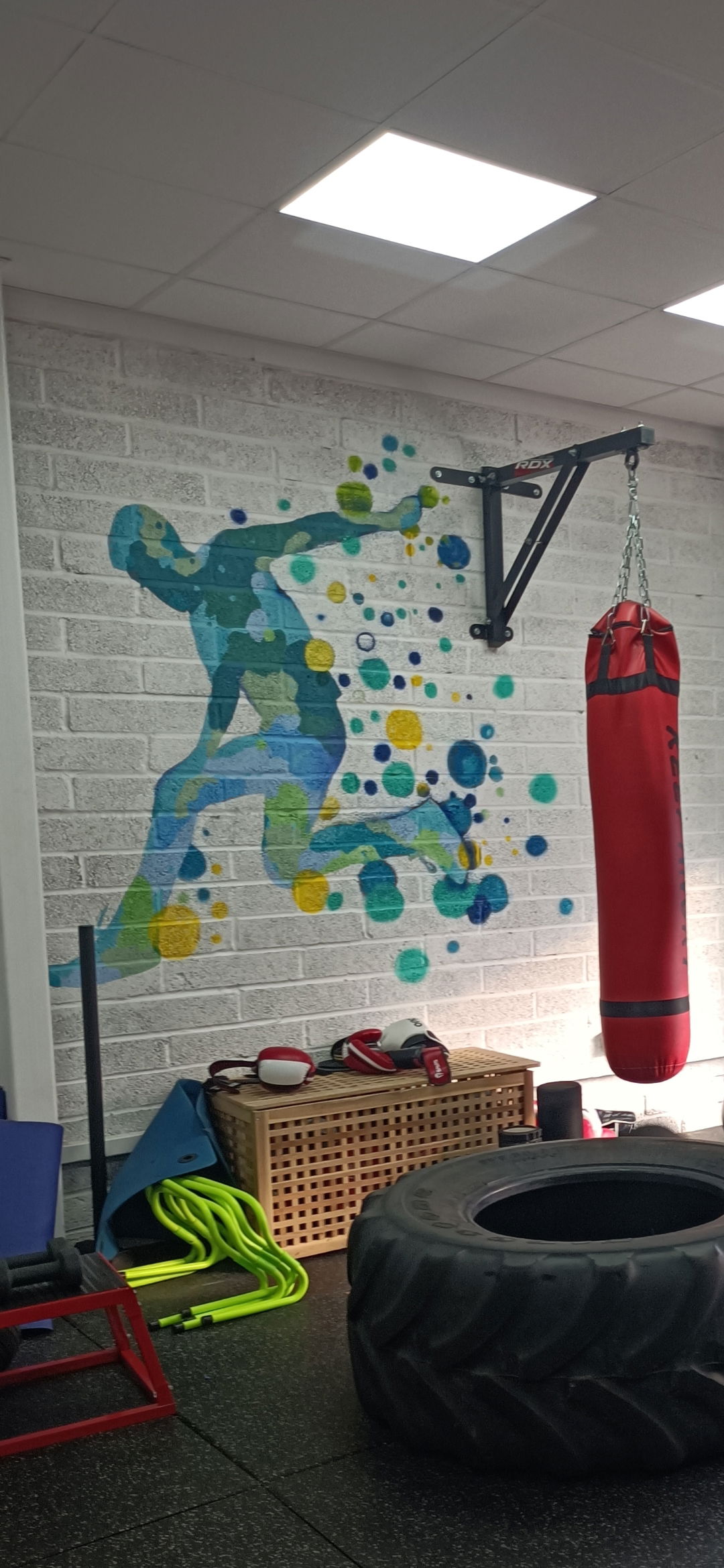 Gym emblem grafitti style on wall