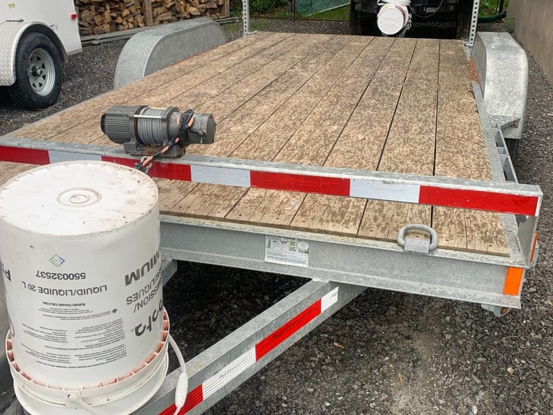 Remorque plateforme 7000 lbs avec treuil 3500 lbs de capacité