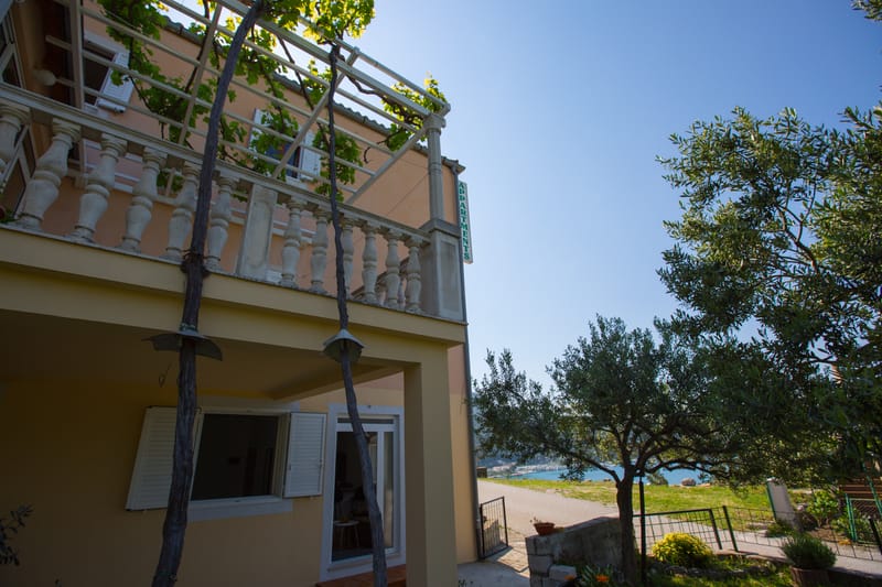 Apartment 2+2 with sea view