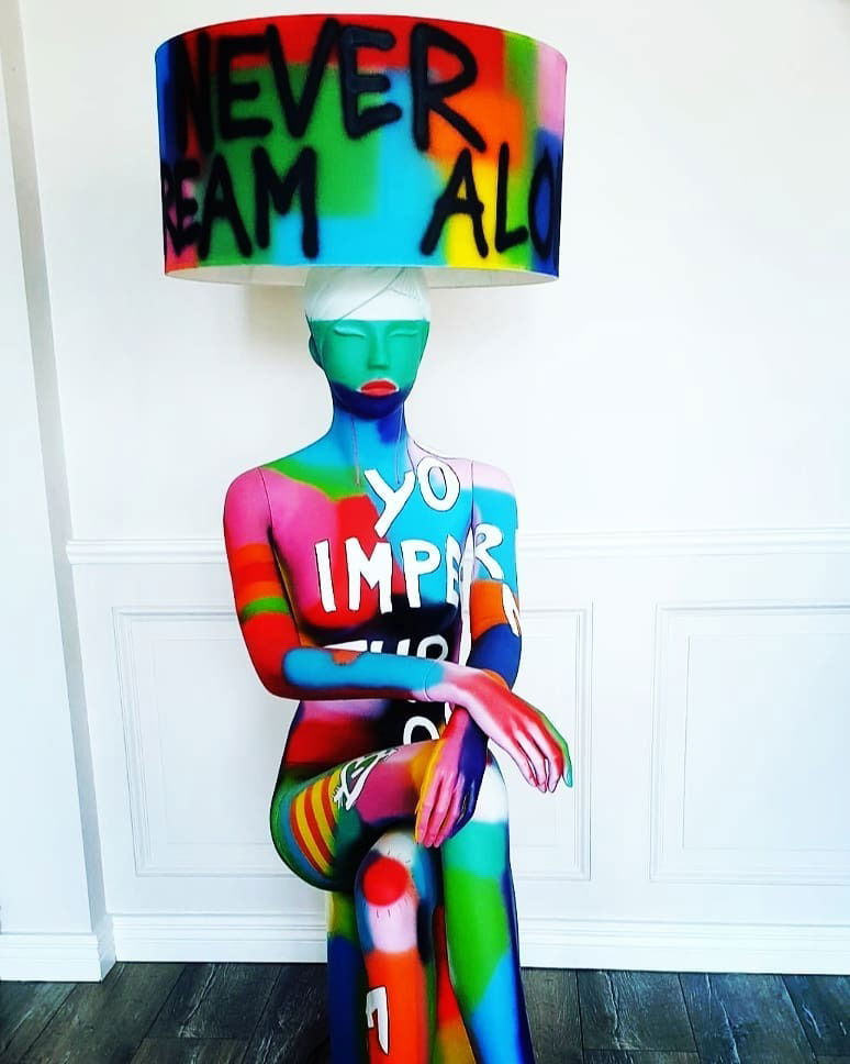 Never Dream Alone Lampa