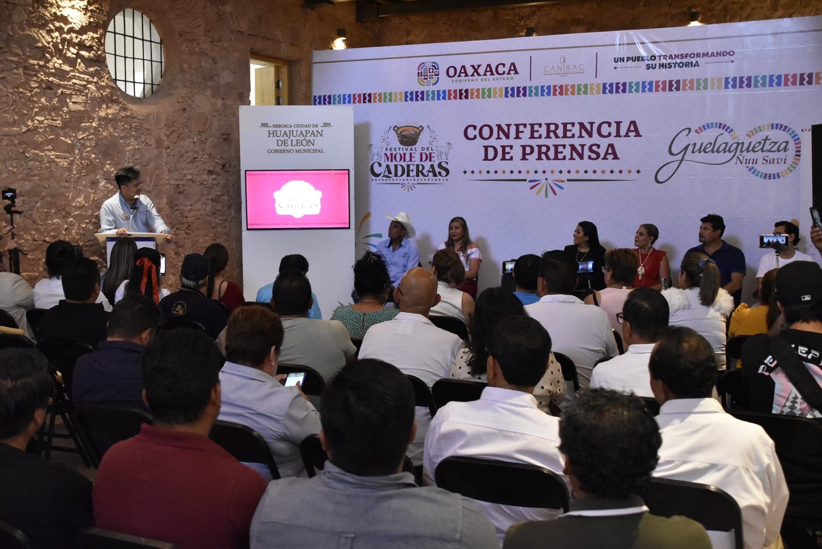 Conferencia de prensa sobre actividades de la Temporada de Mole de Caderas