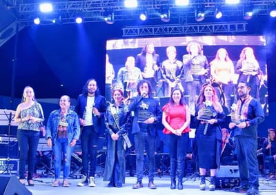 María Barracuda, Ismael Salcedo and JC León accompanied by the music of Sandavi/Son de Luxe