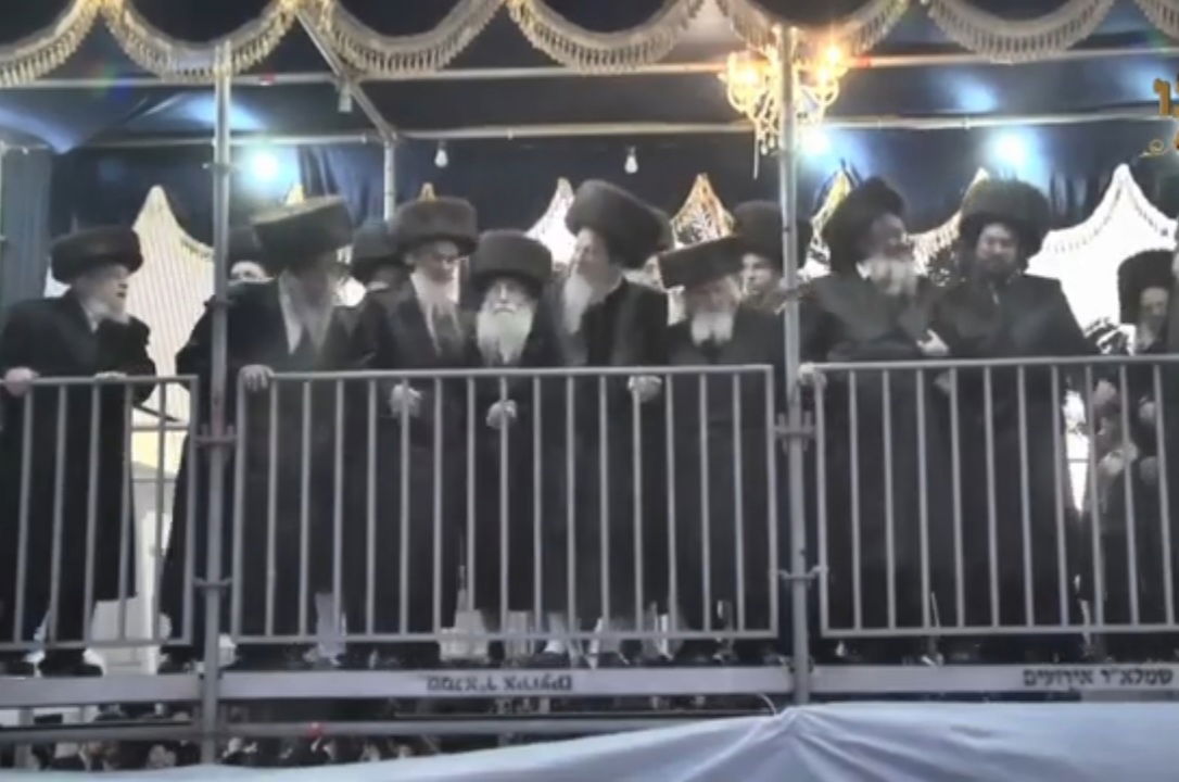וידאו: מעמד החופה בשמחת בית דזיקוב ויז'ניץ