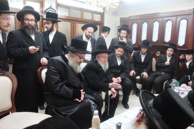 ניחום אבלים אצל הר"ר שמעון וולף קליין משב"ק האדמו"ר מבעלזא