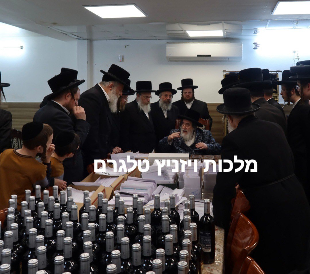 מעמד פתיחת החלוקה של קמחא דפסחא במעון הקודש