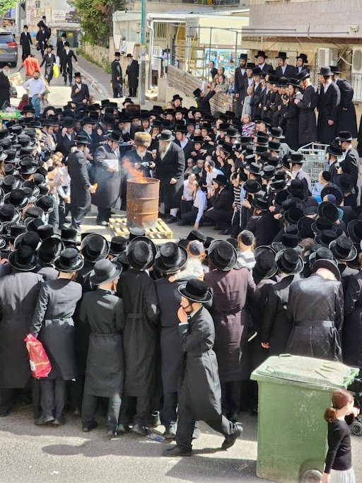 גלריה והקלטה: מרן רבינו שליט"א בשריפת חמץ