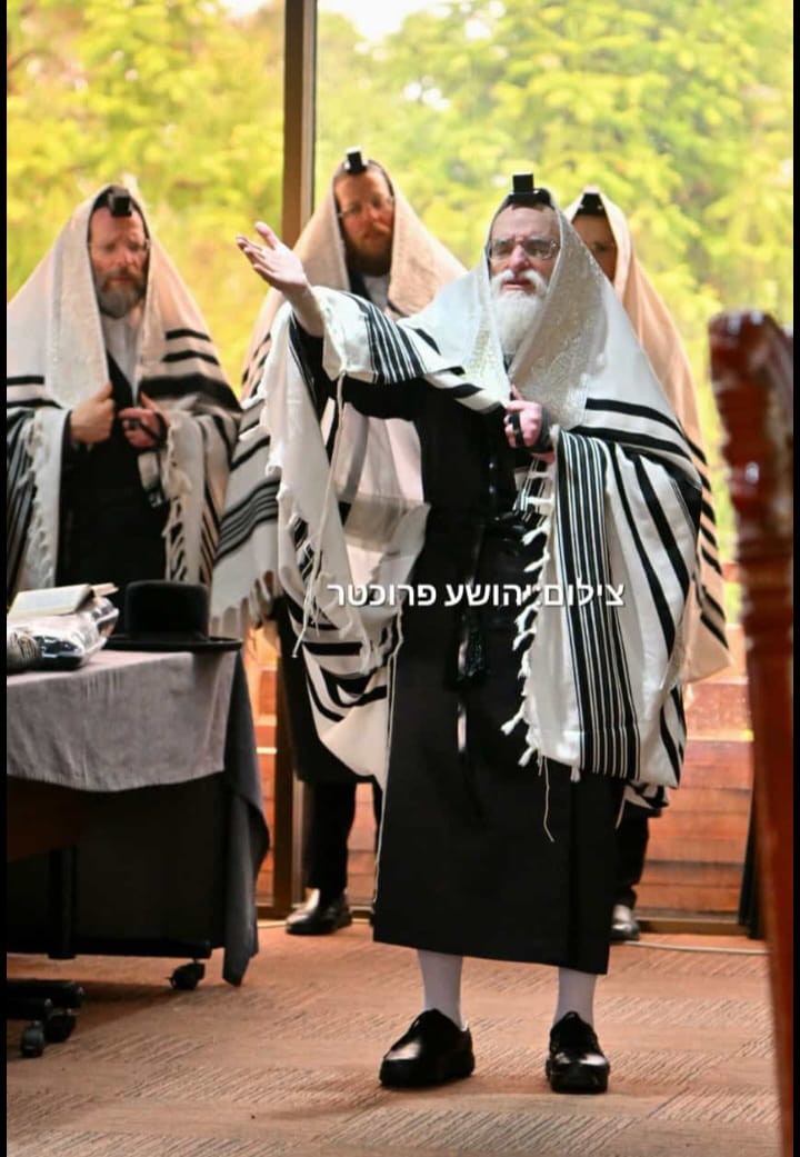 גלריה ראשונית: מסע הקודש 'רוממהו' בראשות כ"ק מרן אדמו"ר שליט"א