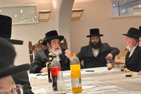 גלריה: מסיבת לחיים לרגל יום הבהיר במעון הקודש בדאבוס