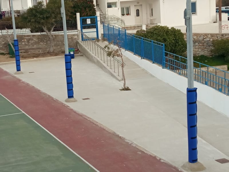 13.02.2023 - Δωρεά προστατευτικών στρωμάτων round Συλλόγου στο 4ο Δημοτικό Σχολείο Χώρας Νάξου