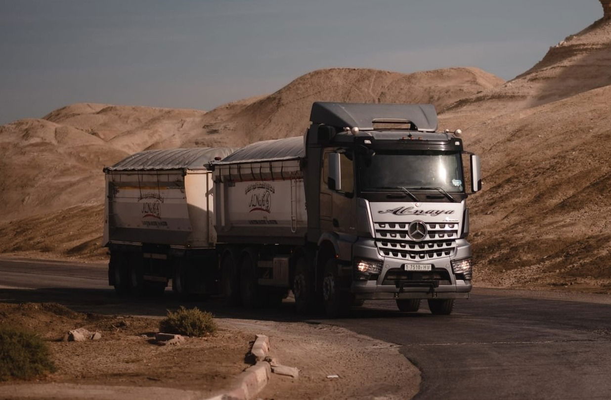 גניבת משאית והתנערות חברת הביטוח רכב