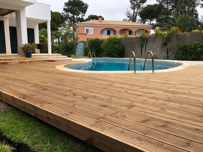 Construção de Deck novo em Madeira e exceção de pequenos trabalhos de manutenção 