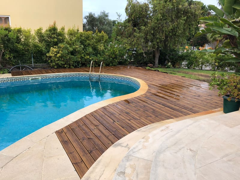 Construção de Deck novo em Madeira e exceção de pequenos trabalhos de manutenção 