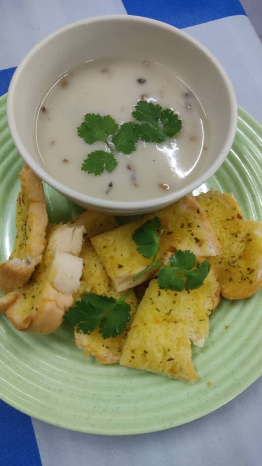 MUSHROOM SOUP + GARLIC BREAD