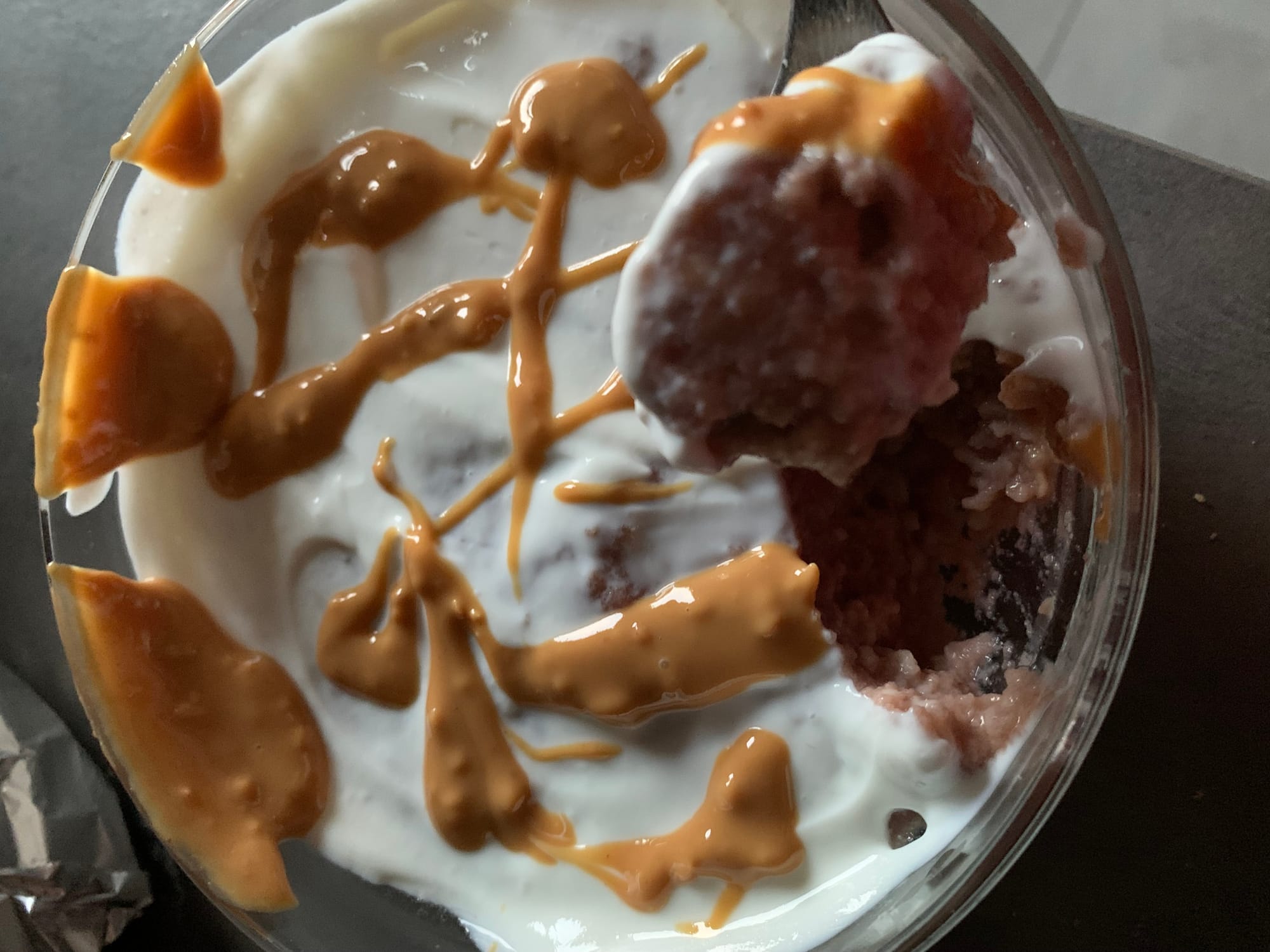 Porridge con farina d'avena + riso, albume, yogurt, burro di arachidi