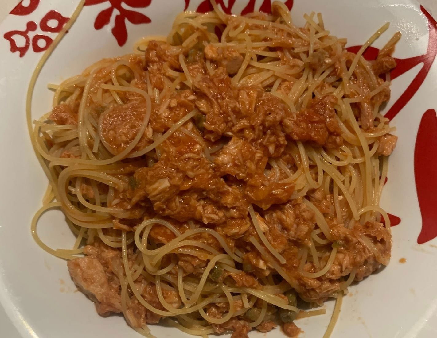 Pasta con sugo di tonno e acciughe
