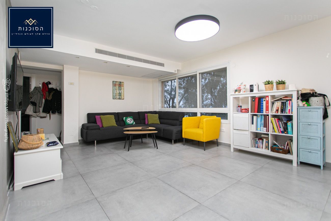 ישעיהו , כרמל צרפתי, חיפה