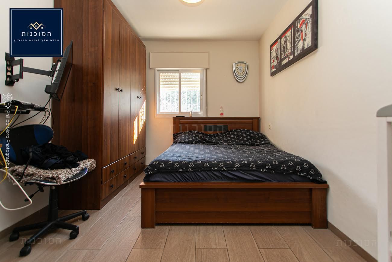 חיפה , רח׳ נתיב חן.  דירת 5.5 חדרים , כ 111 מ״ר  מרפסת שמש כ 12 מ״ר , קומה 11 עם נוף מרהיב  משופצת קומפלט !  חניה + מחסן צמודים !