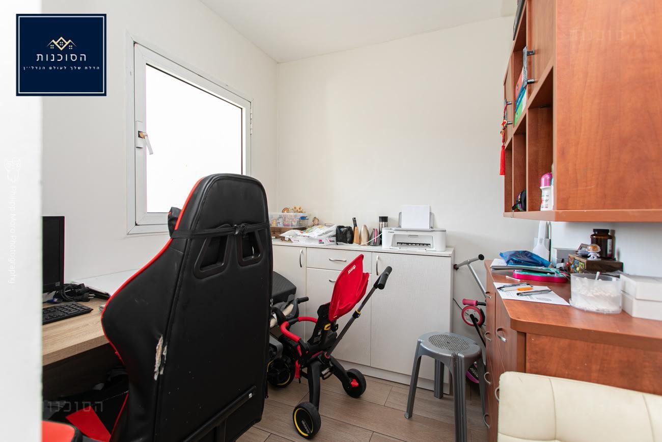 חיפה , רח׳ נתיב חן.  דירת 5.5 חדרים , כ 111 מ״ר  מרפסת שמש כ 12 מ״ר , קומה 11 עם נוף מרהיב  משופצת קומפלט !  חניה + מחסן צמודים !