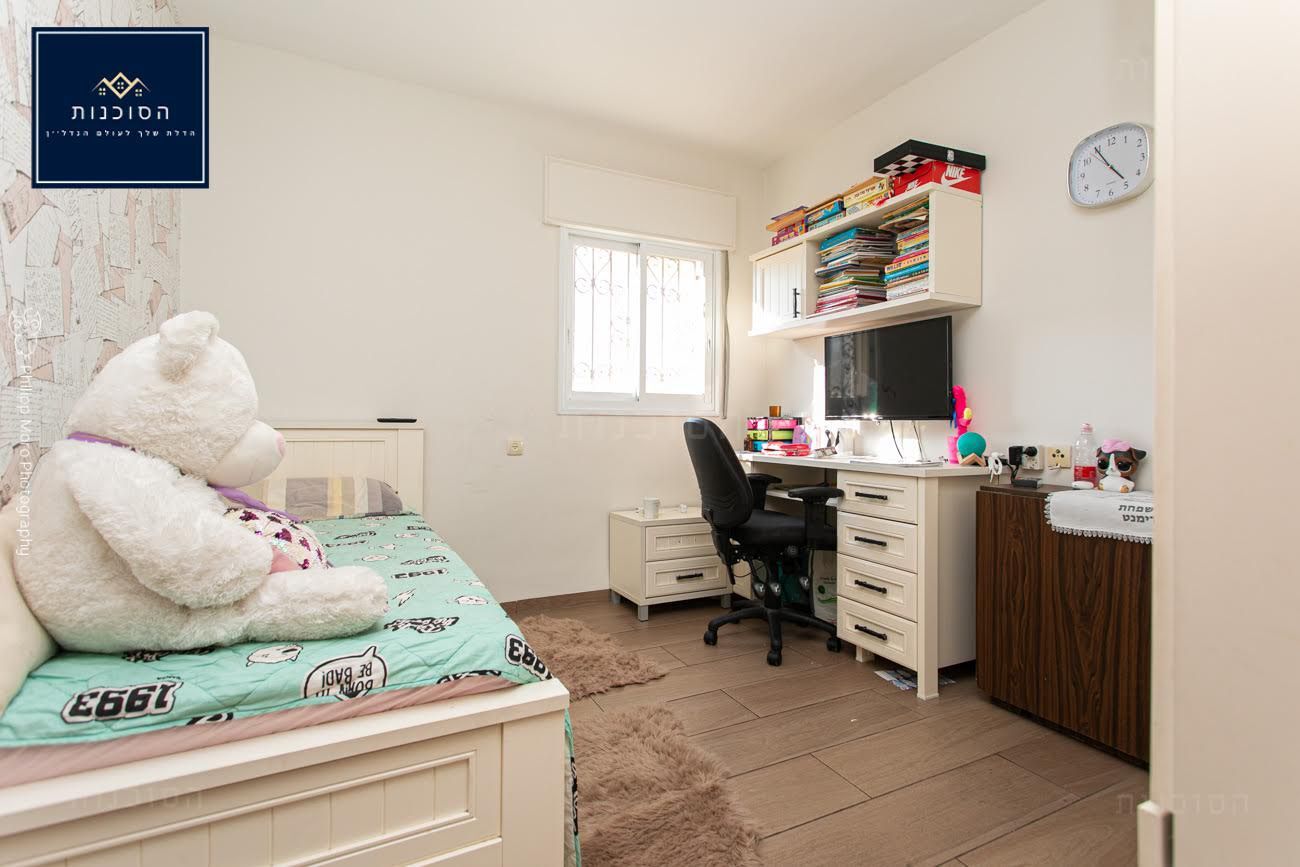 חיפה , רח׳ נתיב חן.  דירת 5.5 חדרים , כ 111 מ״ר  מרפסת שמש כ 12 מ״ר , קומה 11 עם נוף מרהיב  משופצת קומפלט !  חניה + מחסן צמודים !