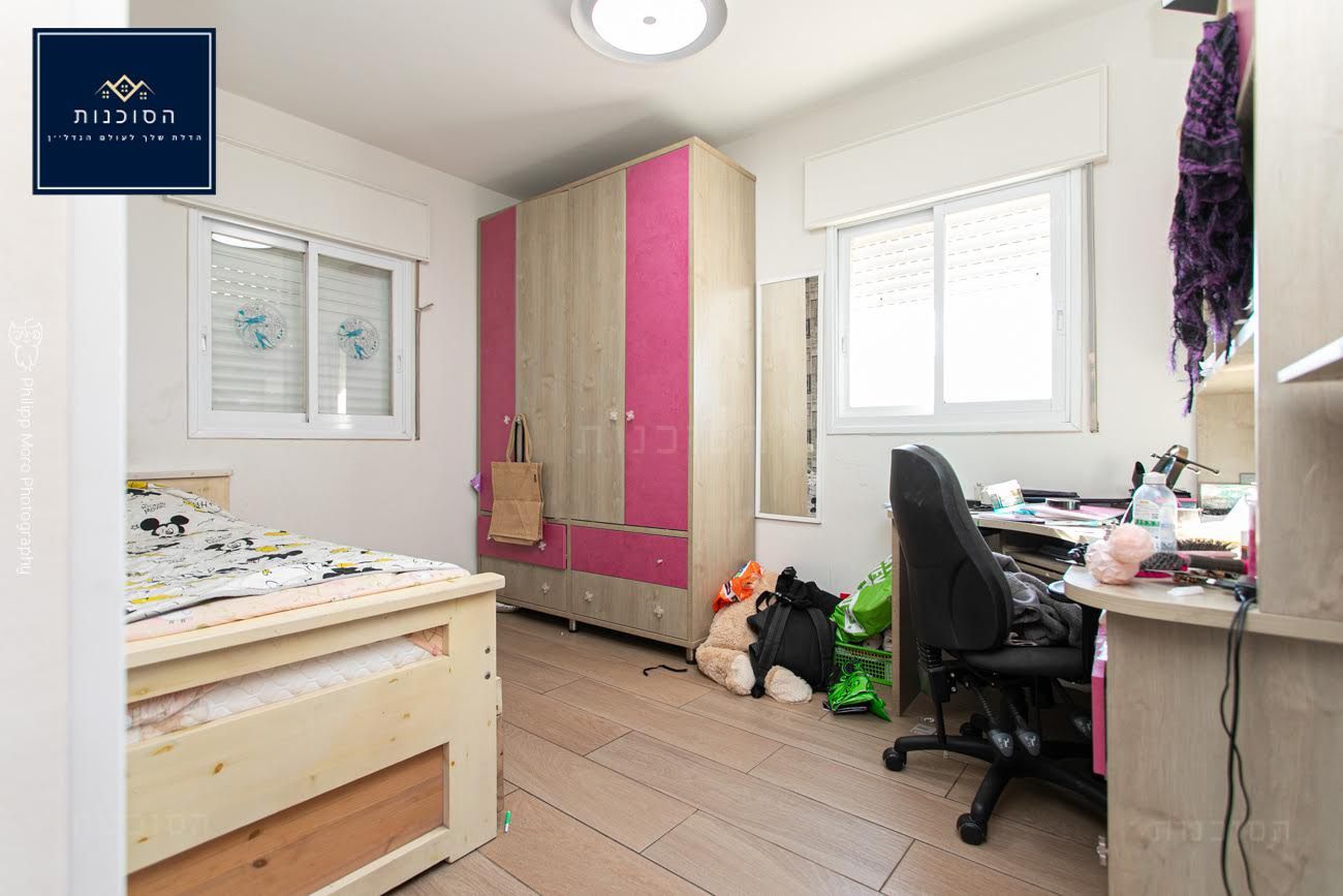 חיפה , רח׳ נתיב חן.  דירת 5.5 חדרים , כ 111 מ״ר  מרפסת שמש כ 12 מ״ר , קומה 11 עם נוף מרהיב  משופצת קומפלט !  חניה + מחסן צמודים !