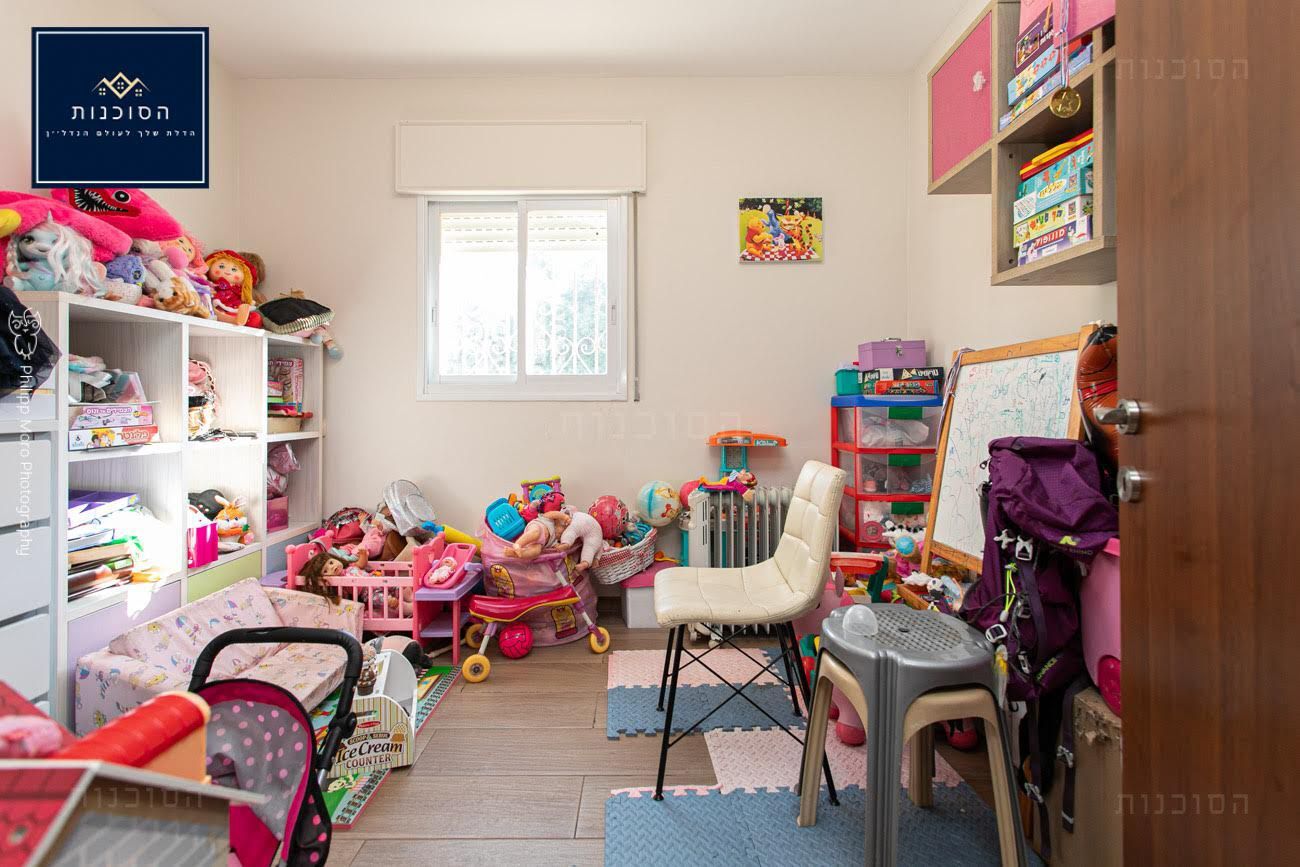 חיפה , רח׳ נתיב חן.  דירת 5.5 חדרים , כ 111 מ״ר  מרפסת שמש כ 12 מ״ר , קומה 11 עם נוף מרהיב  משופצת קומפלט !  חניה + מחסן צמודים !