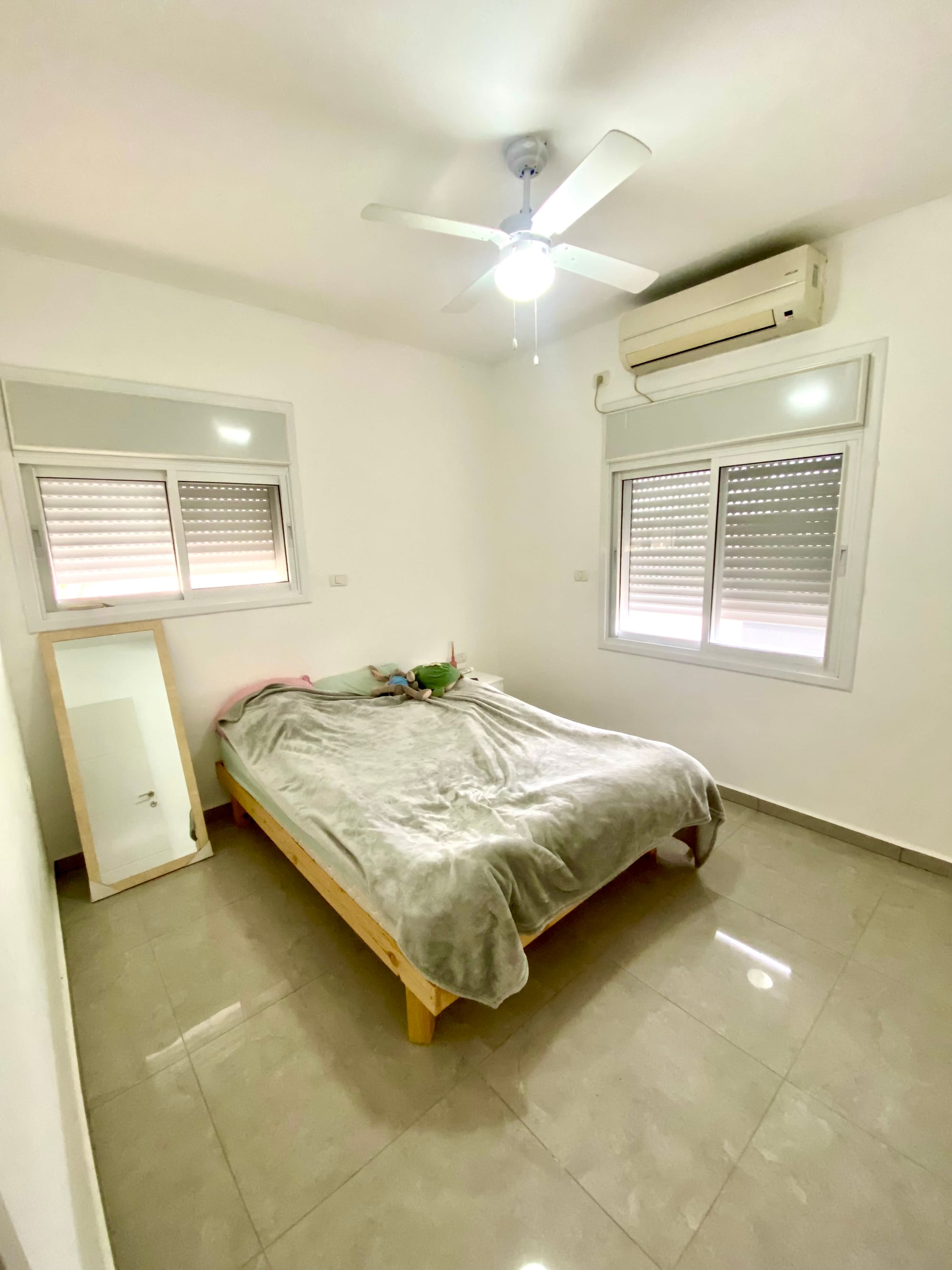 ( בקרבת הטכניון / המכללה לחינוך )  -שכירות עוברת!💸 -כ 90 מ״ר , 4.5 חדרים , קומה 1  -משופצת ברמה גבוהה , מחולקת ל 2 יחידות מניבות ! -מעל ל 5% תשואה !