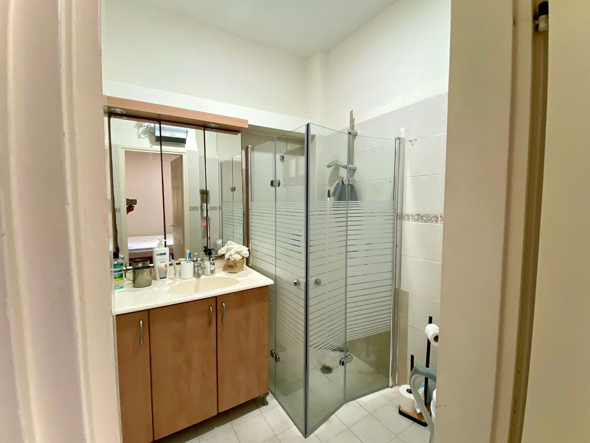 בניין בוטיק , דירת גן מרווחת,  4 חדרים (כולל יחידת הורים )  כ 90 מ״ר , גינה גדולה כ 100 מ״ר  חניה + מחסן צמודים !  אופציה לנגישות מלאה