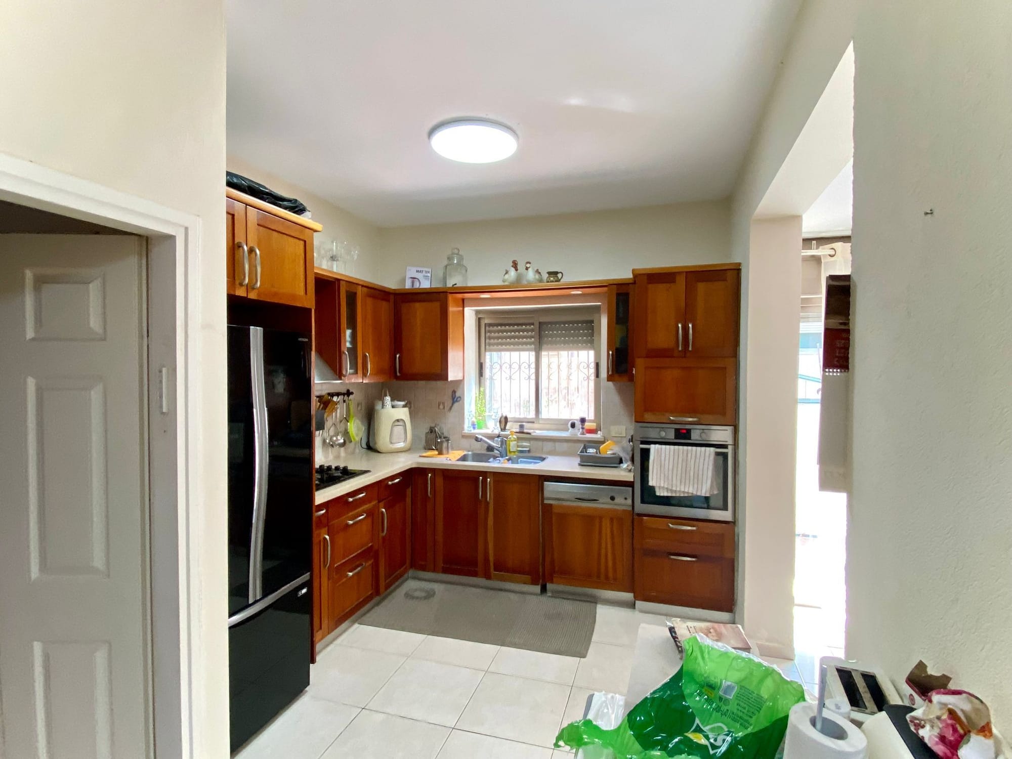 בניין בוטיק , דירת גן מרווחת,  4 חדרים (כולל יחידת הורים )  כ 90 מ״ר , גינה גדולה כ 100 מ״ר  חניה + מחסן צמודים !  אופציה לנגישות מלאה