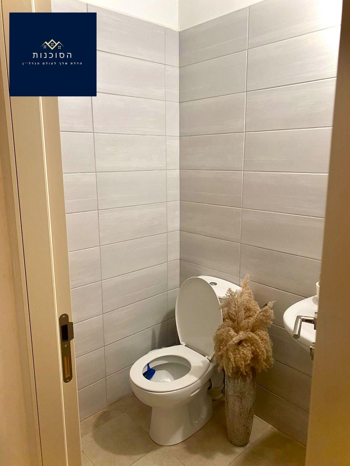  בנייה חדישה משנת 2020 | קומה 2 כ 60 מ״ר+12 מ״ר מרפסת שמש.  3 חדרים הכוללים יחידת הורים מפנקת | חניה בטאבו