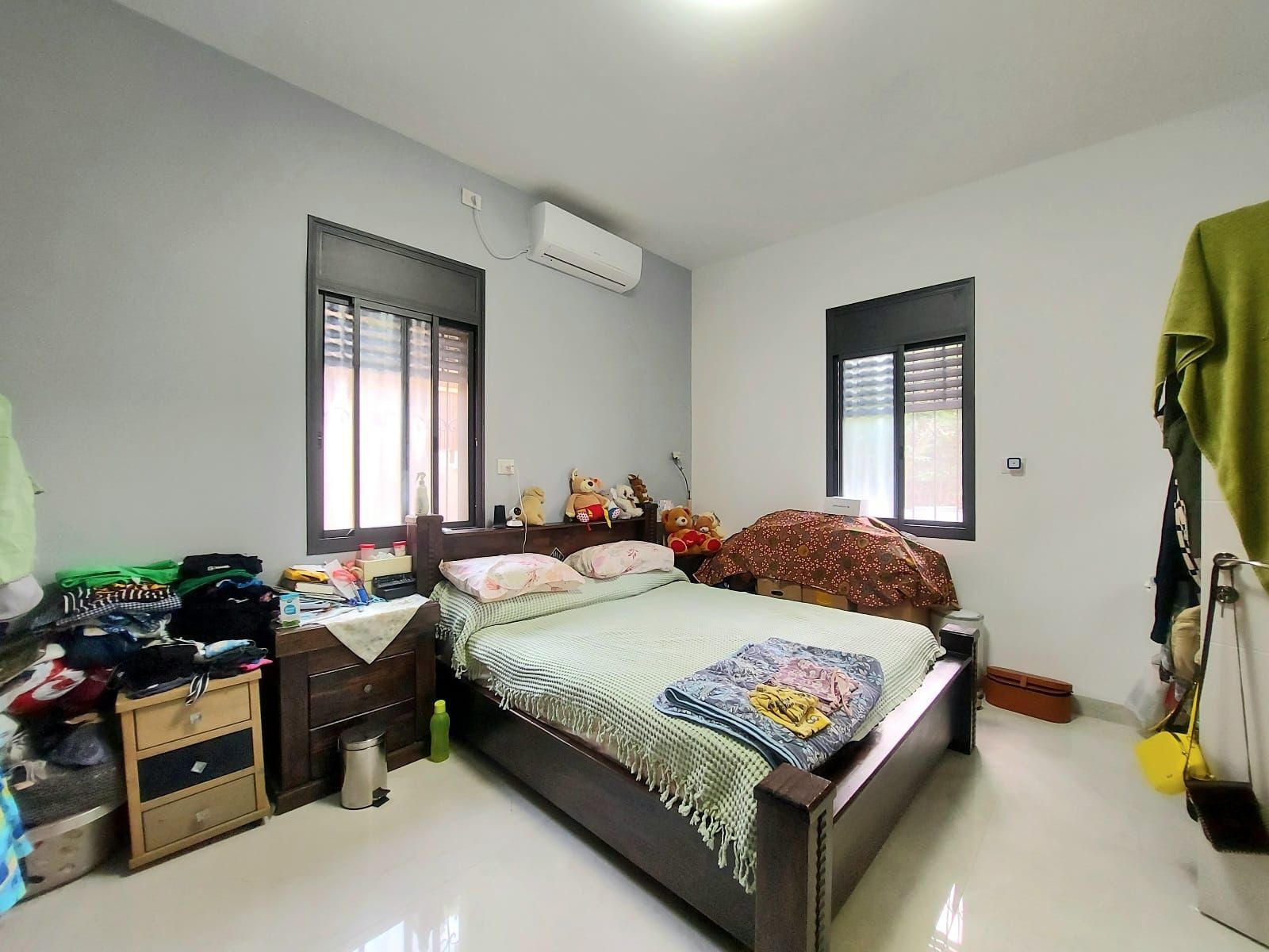 בלב חיפה, באחד המקומות היפים , רחוב סטלה מאריס  הסמוך לגן הבאהאיים, בקרבת המושבה הגרמנית, תצפית סטלה מאריס עיר תחתית ועוד  בשני מפלסים- דירת 3 חדרים בשטח של כ 85 מ״ר *משופצת אדריכלית קומפלט ברמה גבוהה *מרפסת שמש  *פאטיו *חצר צמודה *תקרות גבוהות